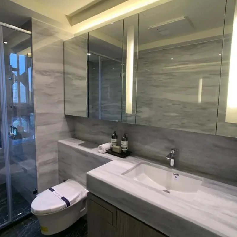 Liệu một tấm đá cẩm thạch để làm bàn trang điểm trong phòng tắm có làm tôi thích thú mỗi sáng không?